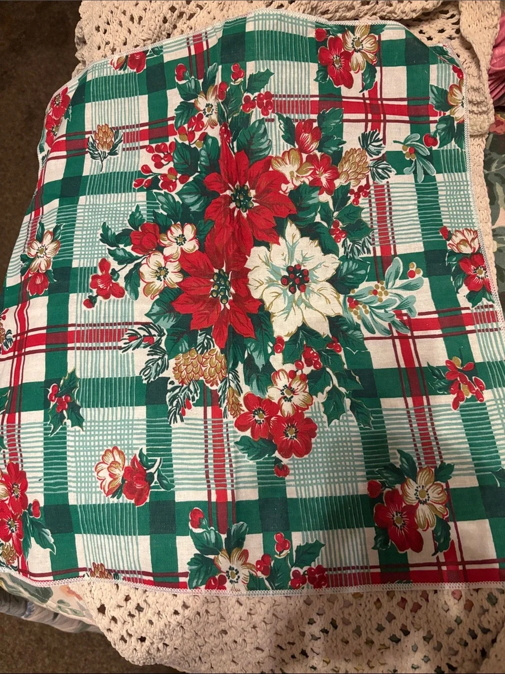 Festive Poinsettia Plaid cotton Table napkins in Green, Red, White
